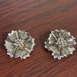 Vintage Silvertone mesh flower earrings by BED